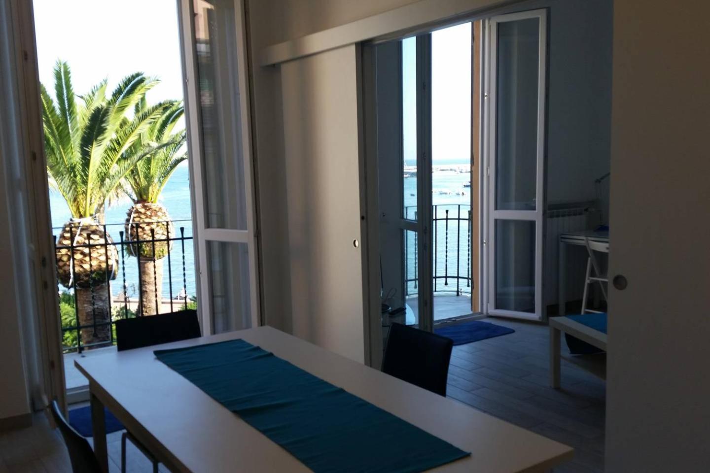 Blurapallo Buitenkant foto