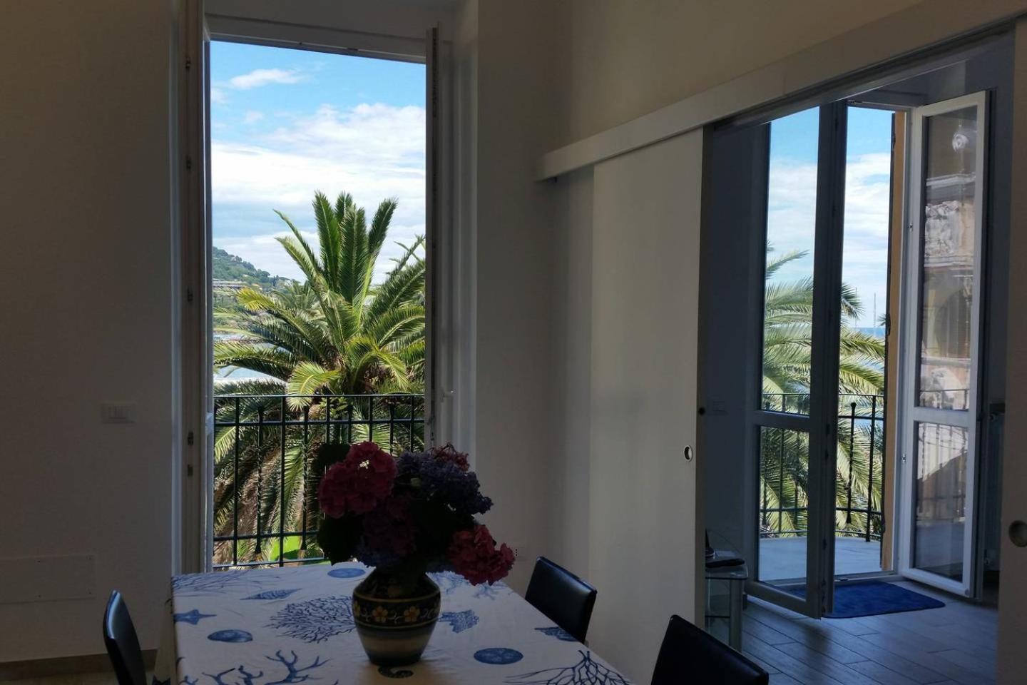 Blurapallo Buitenkant foto